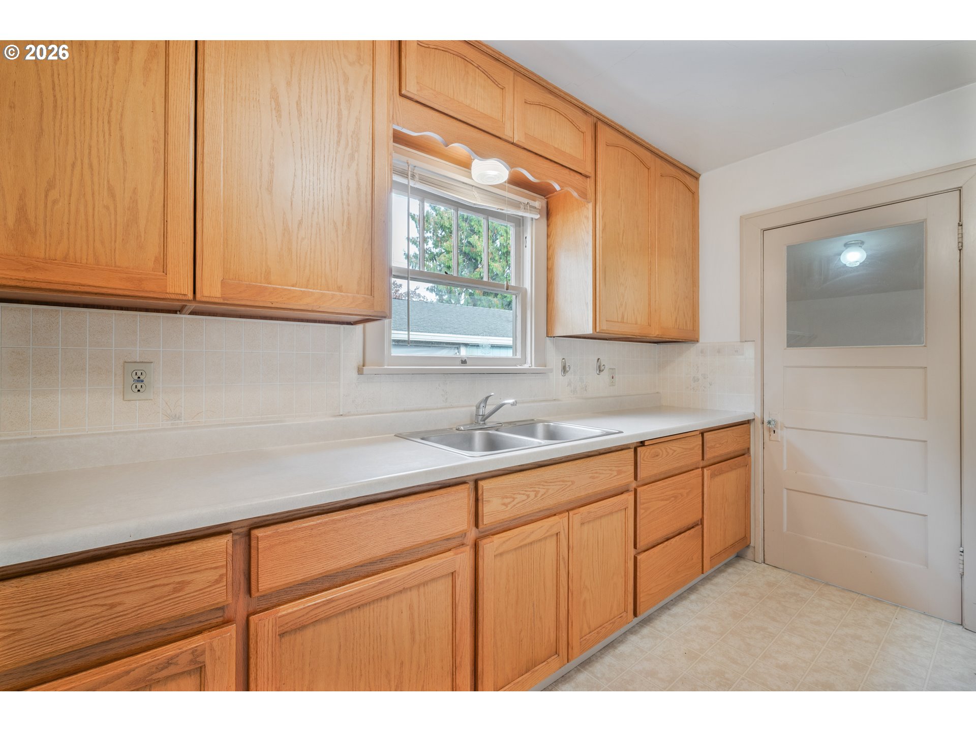707 Ayers St Property Photo 6
