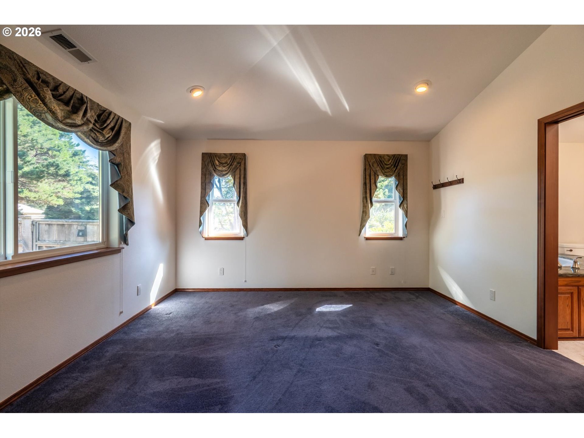 277 10th St Se Property Photo 32