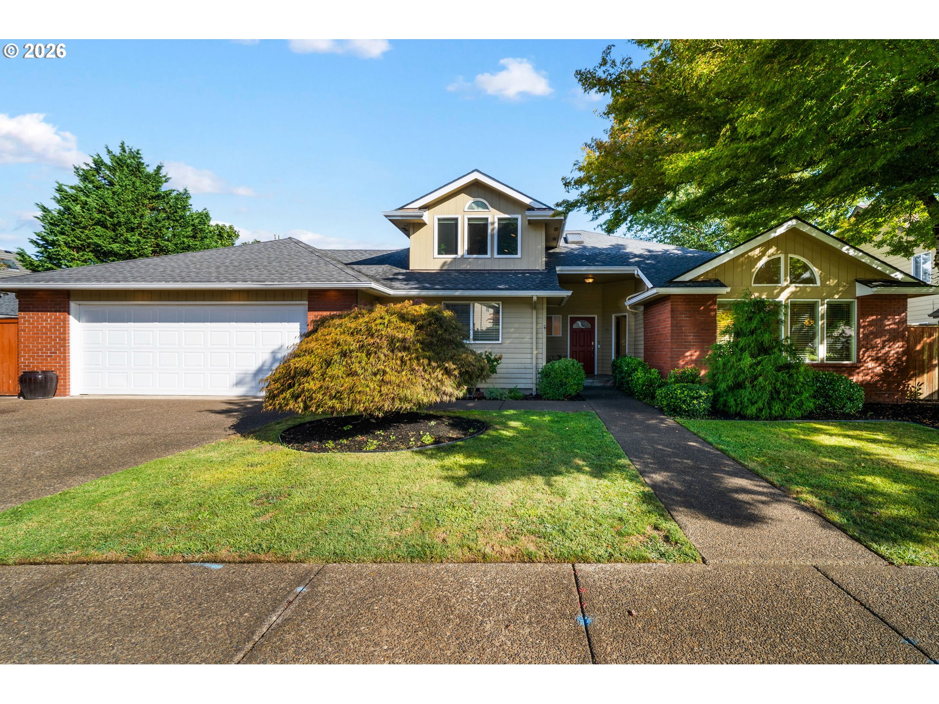 2155 RIDGEWAY DR Property Photo 1