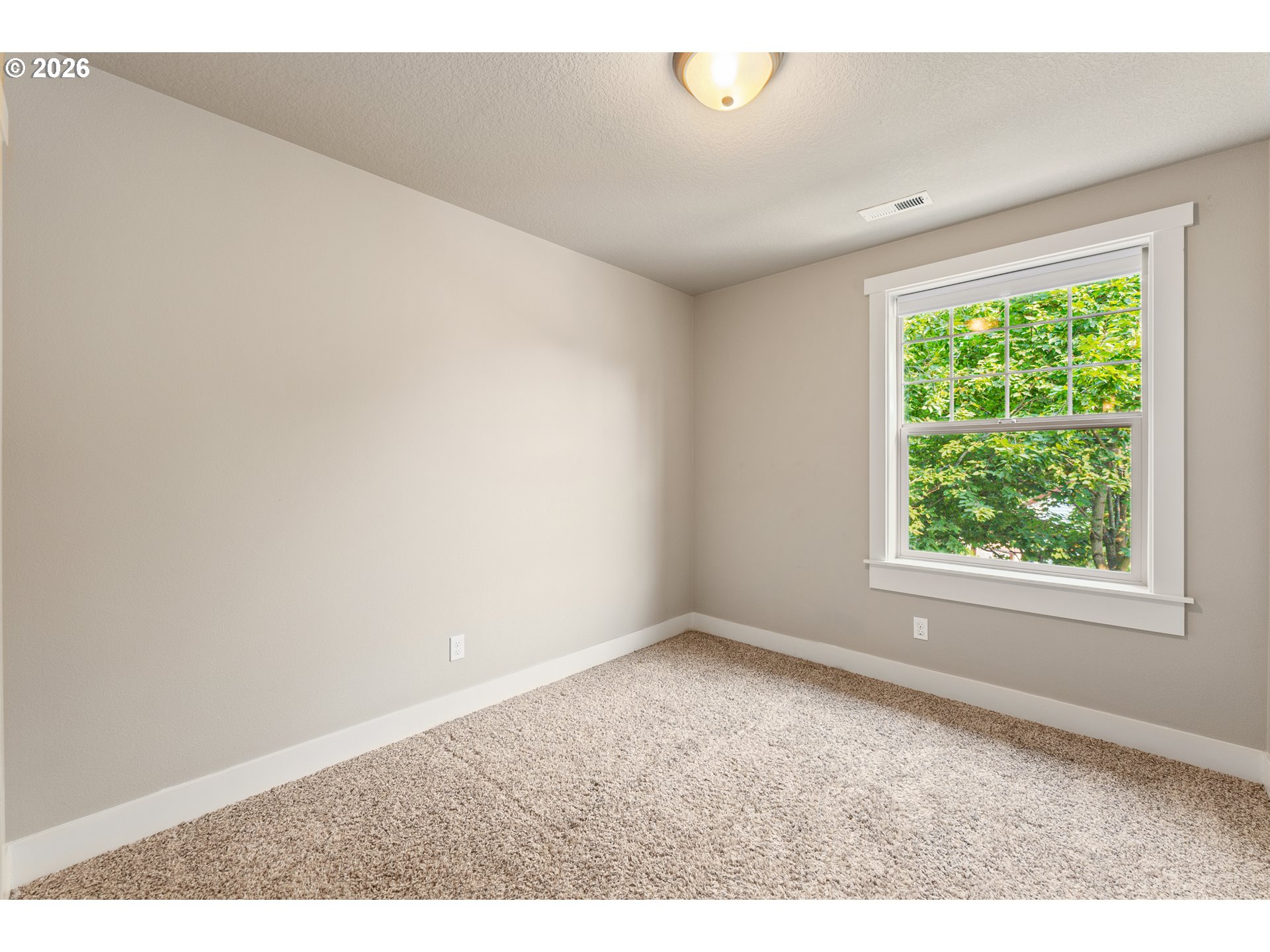 526 Ne Beech St Property Photo 19