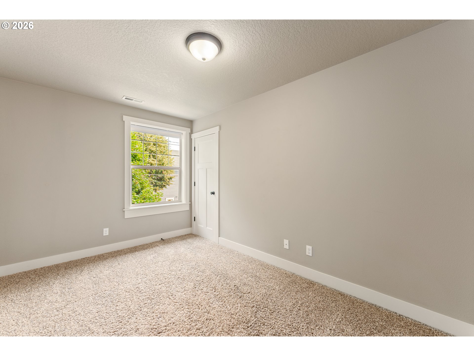 526 Ne Beech St Property Photo 22