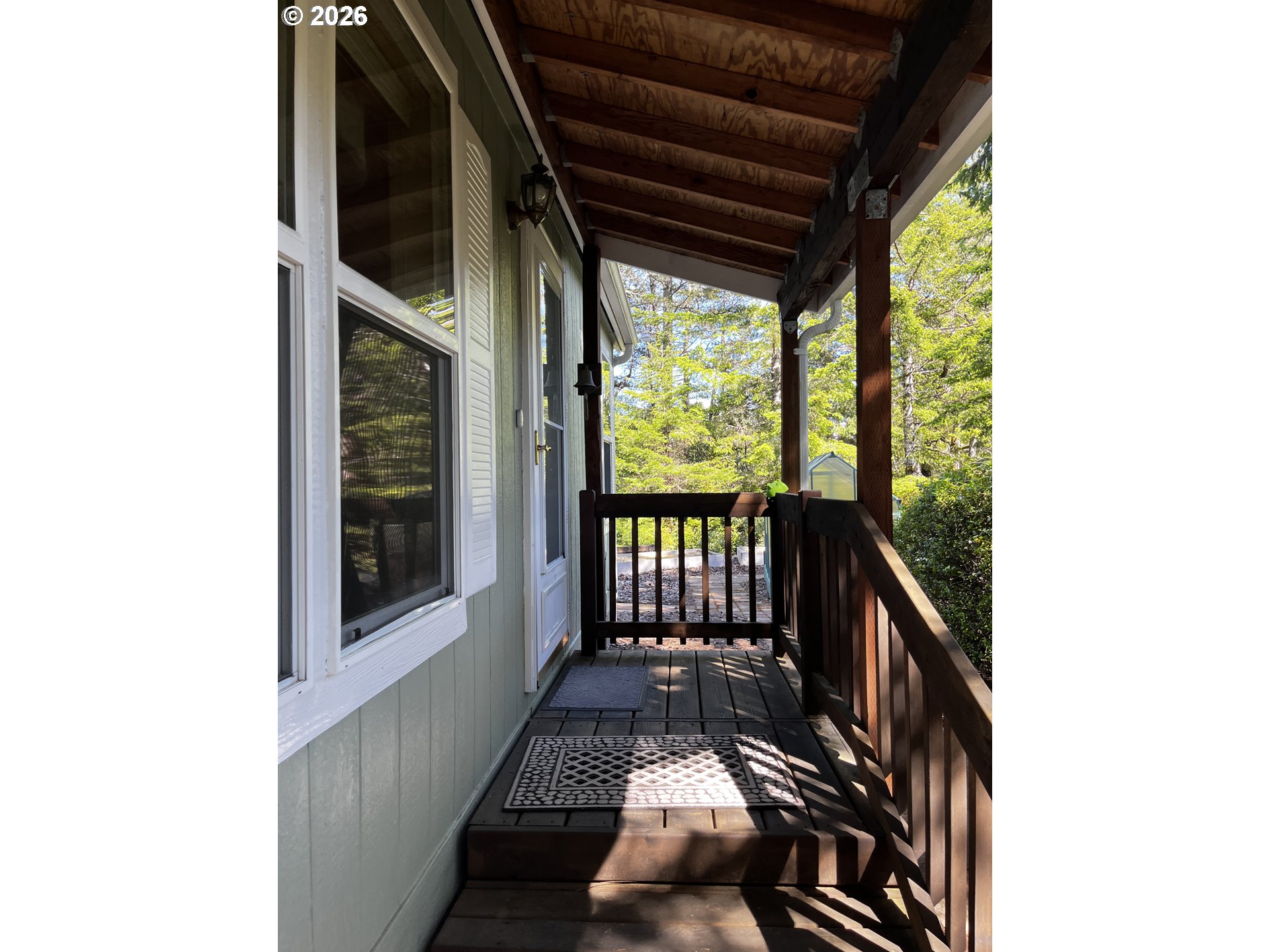148 Outer Dr Property Photo 2