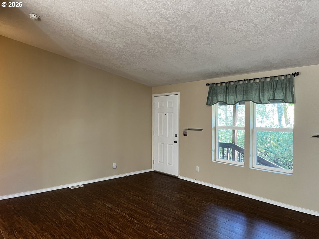 148 Outer Dr Property Photo 3