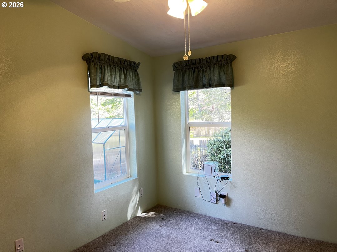 148 Outer Dr Property Photo 6