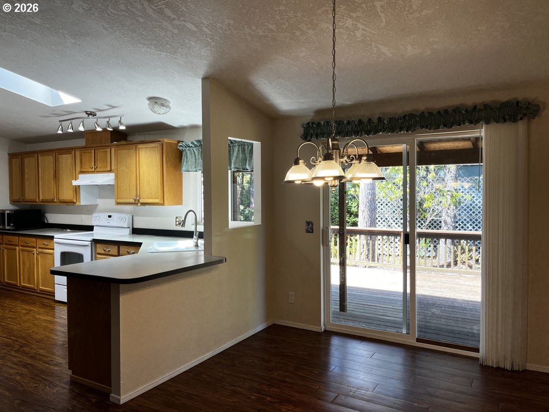 148 Outer Dr Property Photo 15