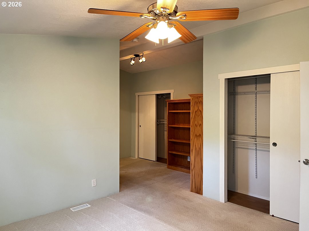 148 Outer Dr Property Photo 20