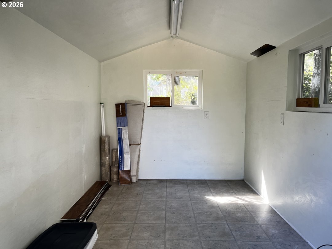 148 Outer Dr Property Photo 37