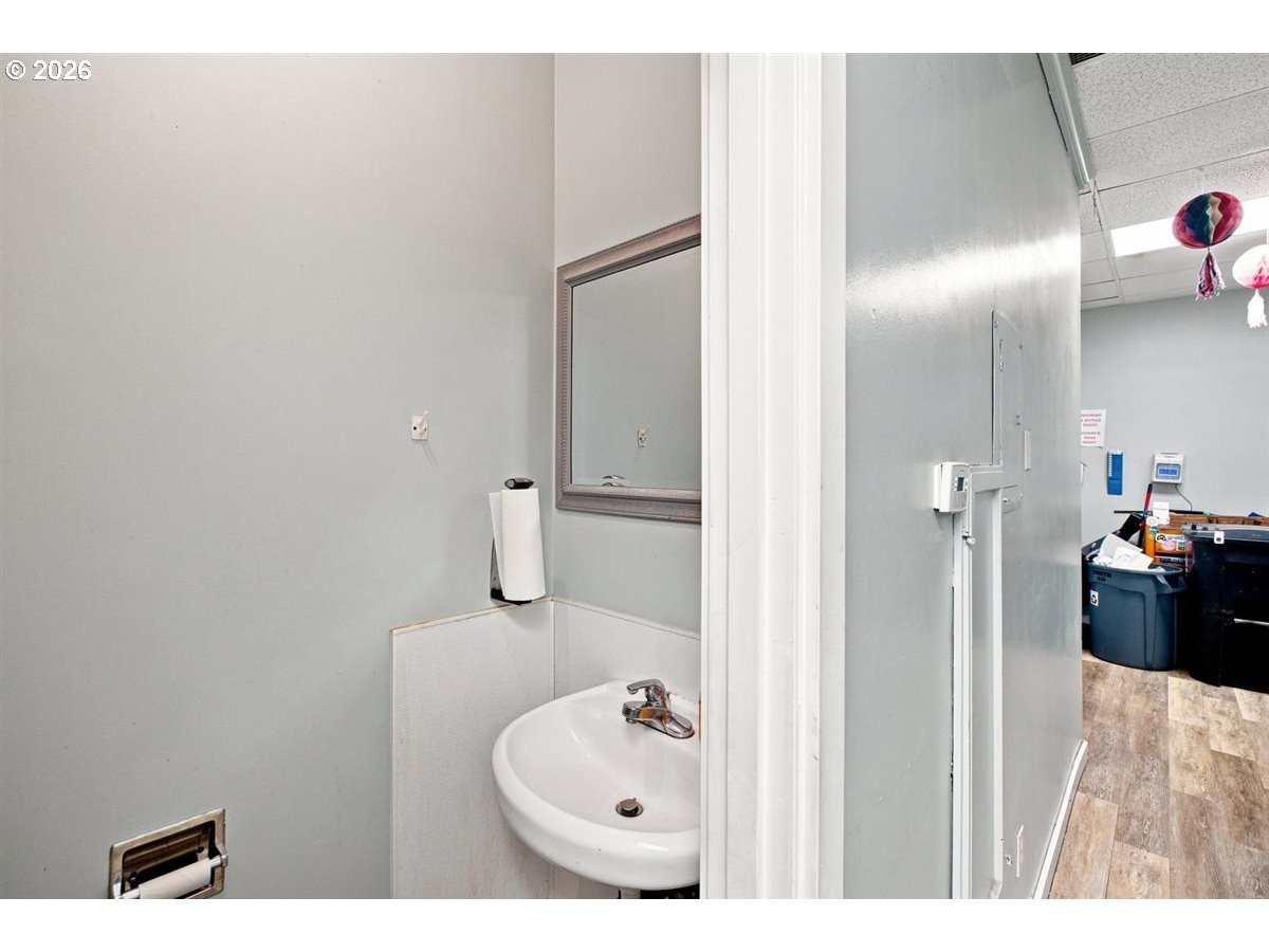 1890 Capitol St Ne Property Photo 28