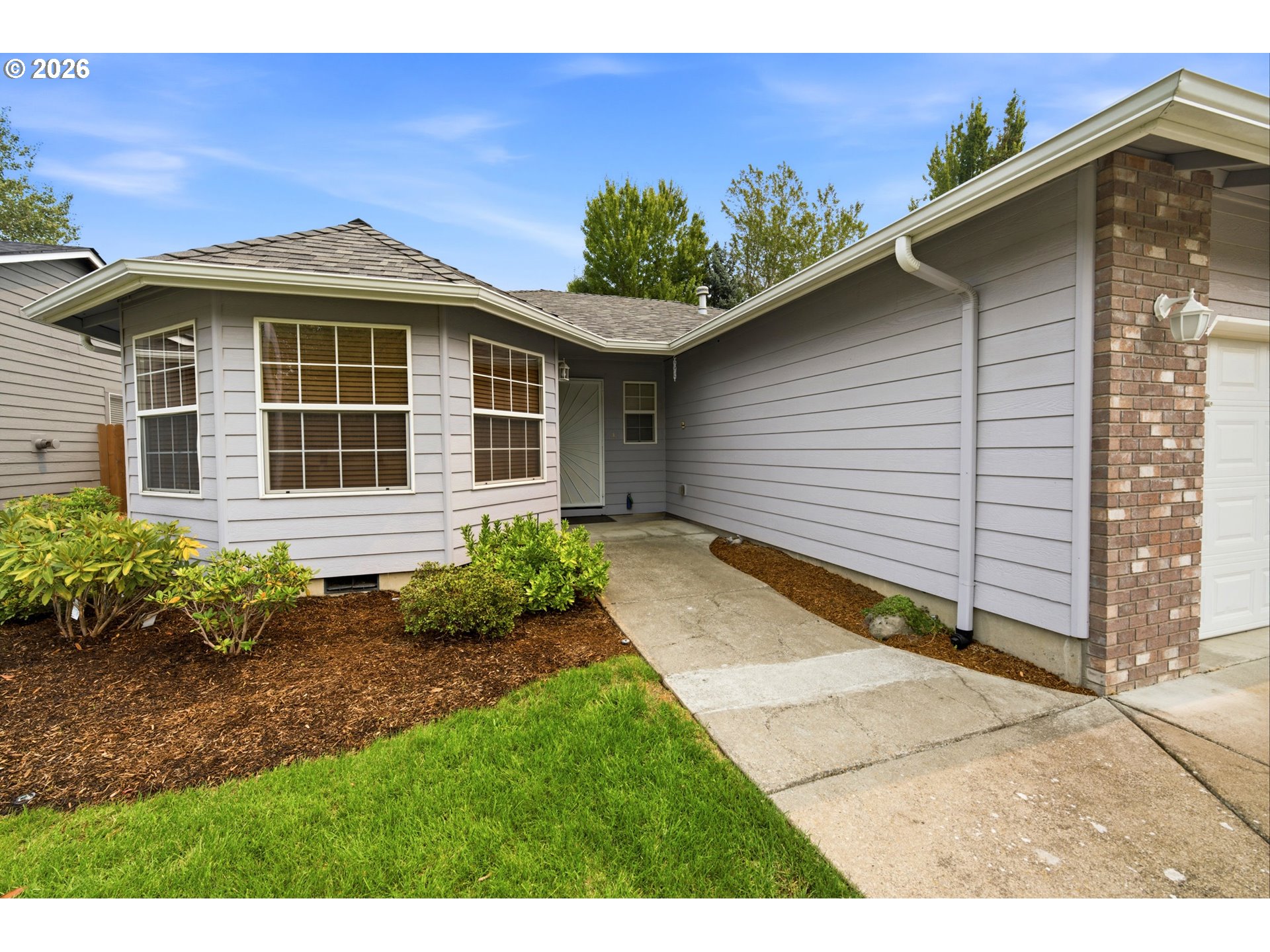 7368 Meadowglen St Property Photo 2