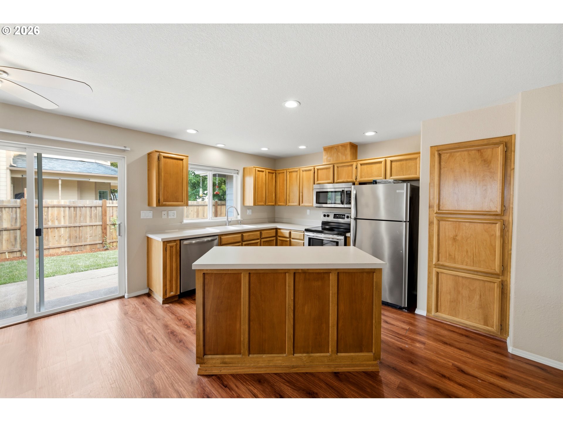 7368 Meadowglen St Property Photo 12