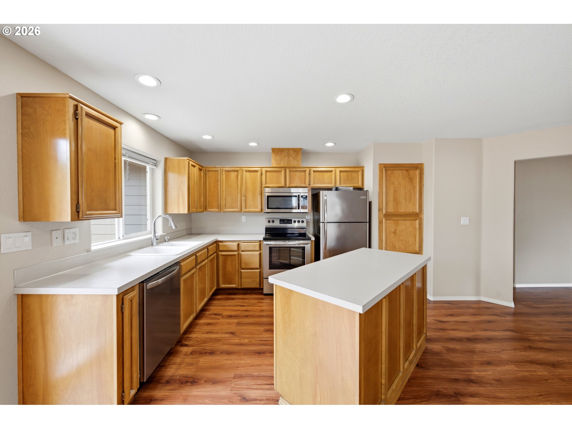 7368 Meadowglen St Property Photo 13