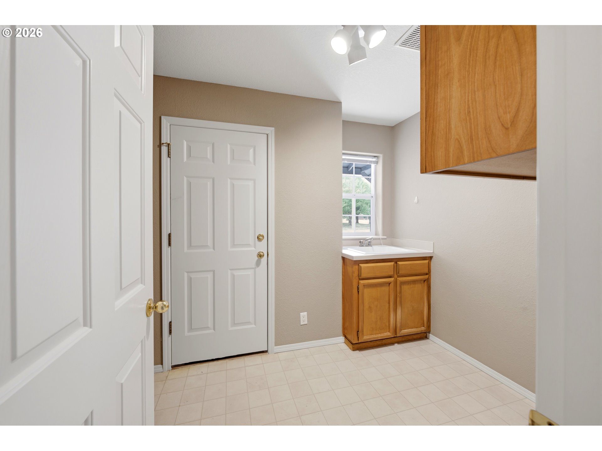 7368 Meadowglen St Property Photo 18