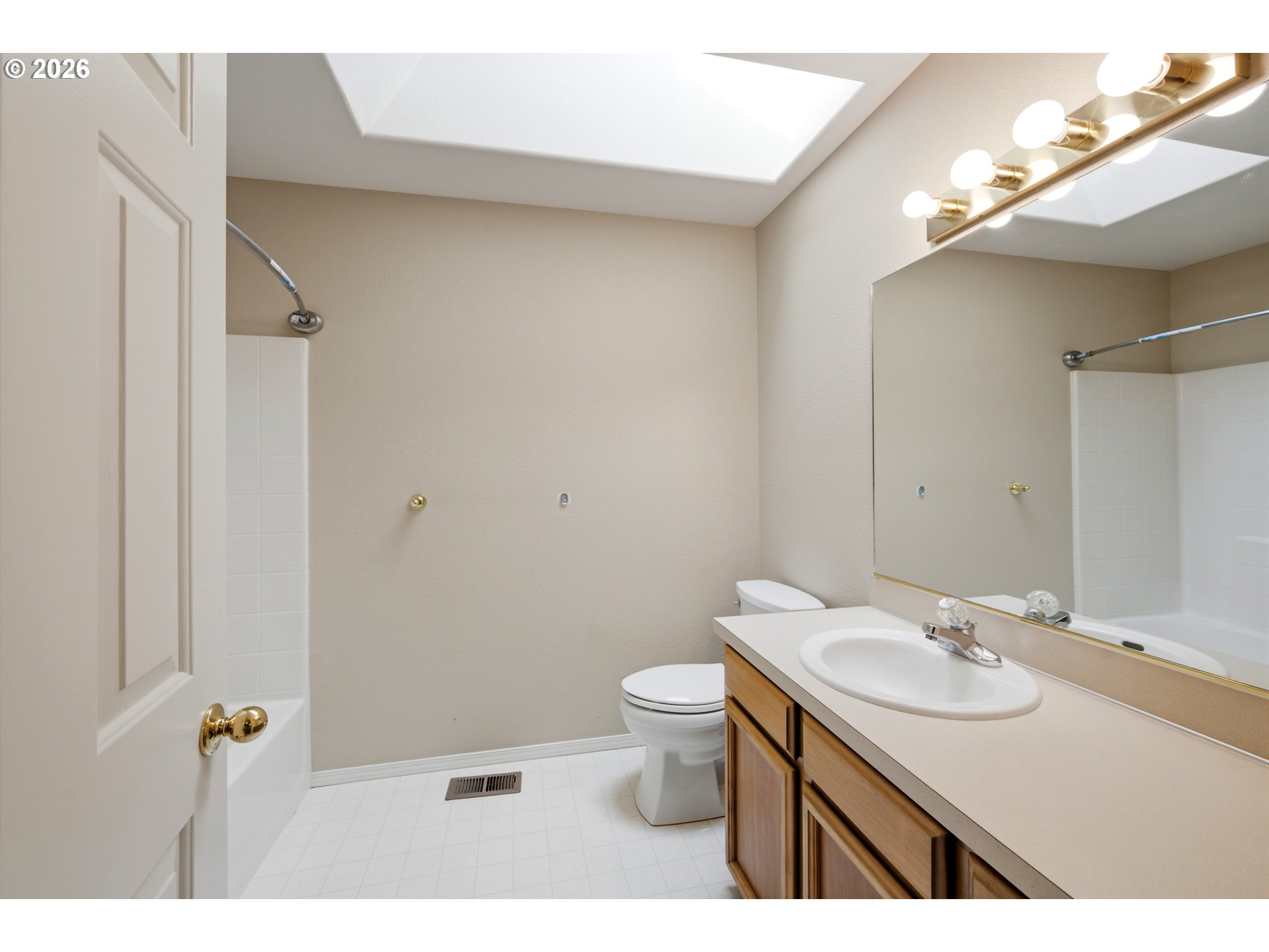 7368 Meadowglen St Property Photo 23