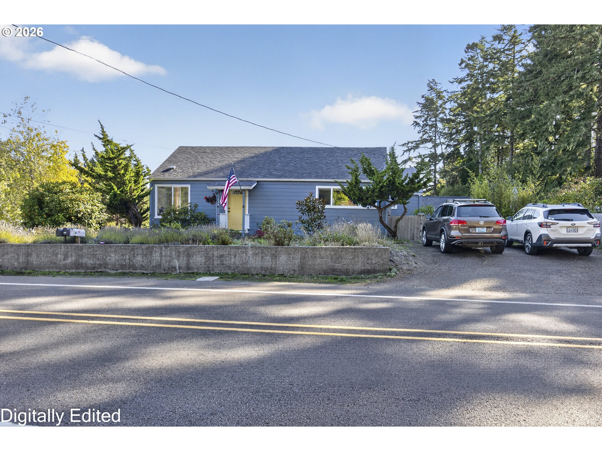 844 Rhododendron Dr Property Photo 2
