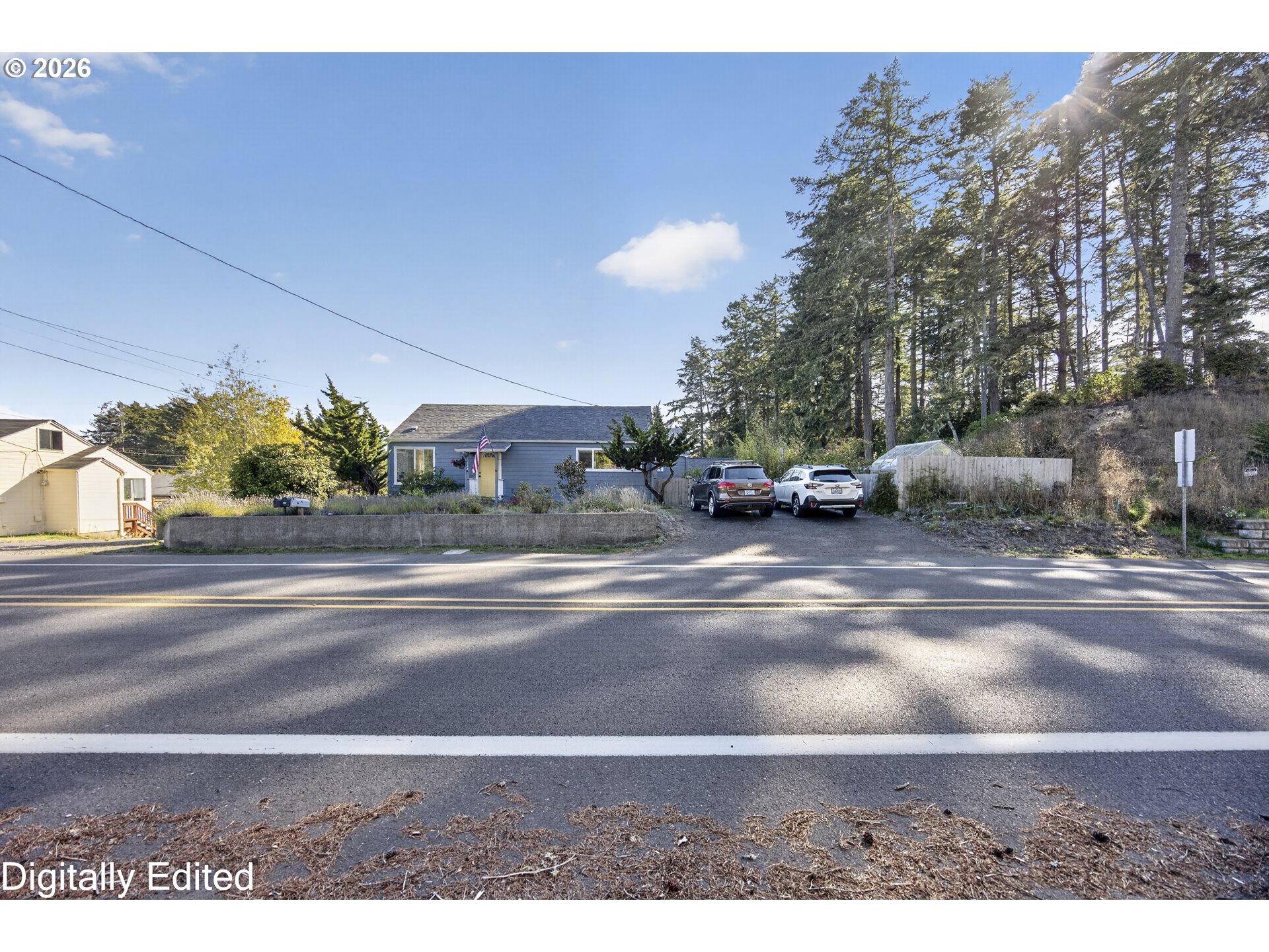 844 Rhododendron Dr Property Photo 3