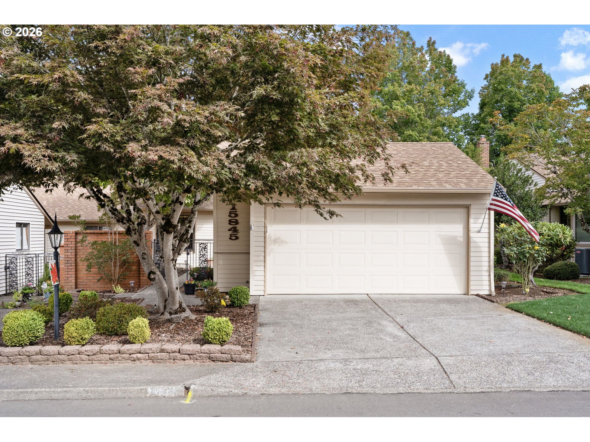 15845 Sw Greens Way Property Photo 1
