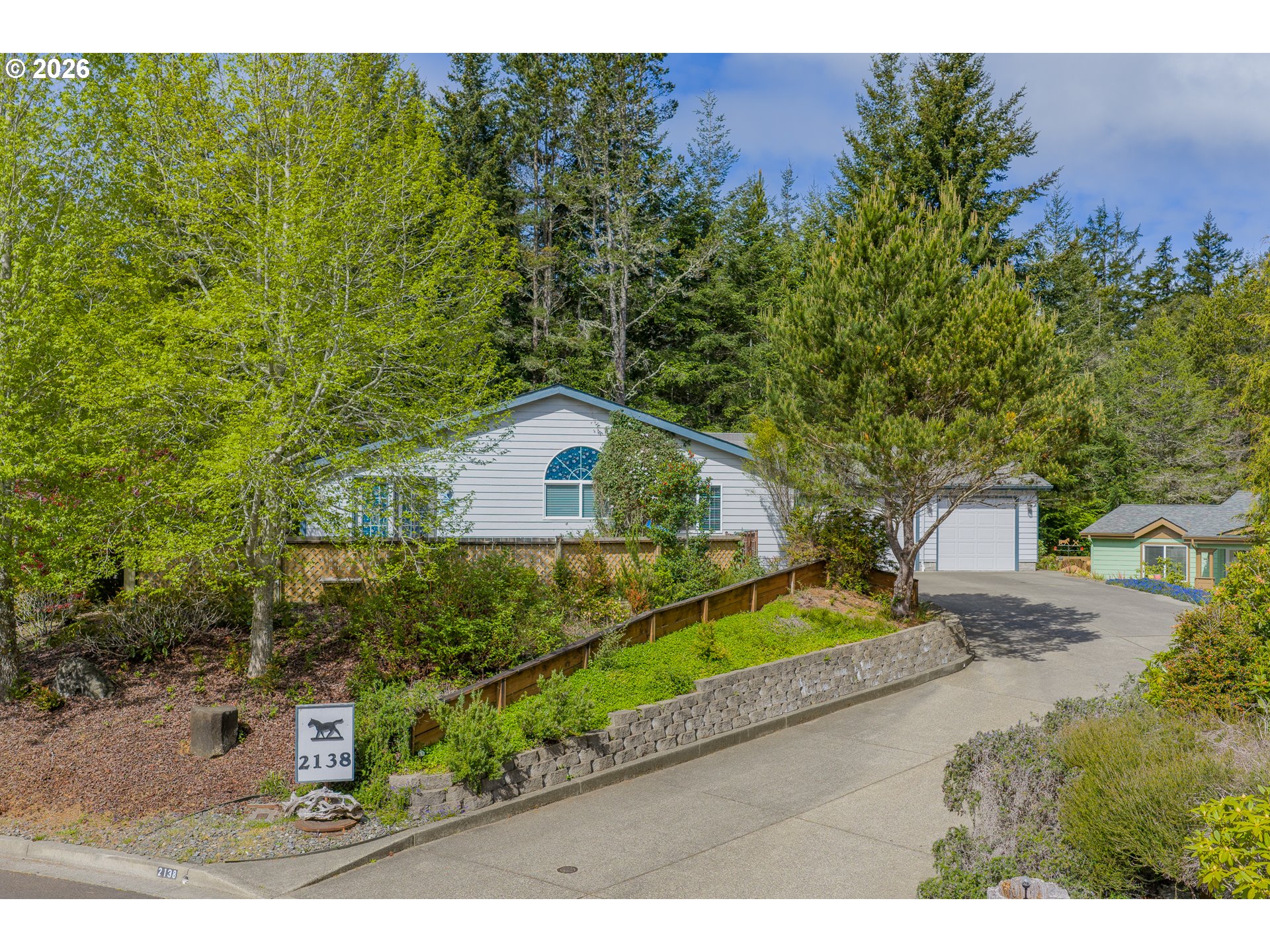 2138 LYNNE DR Property Photo 1