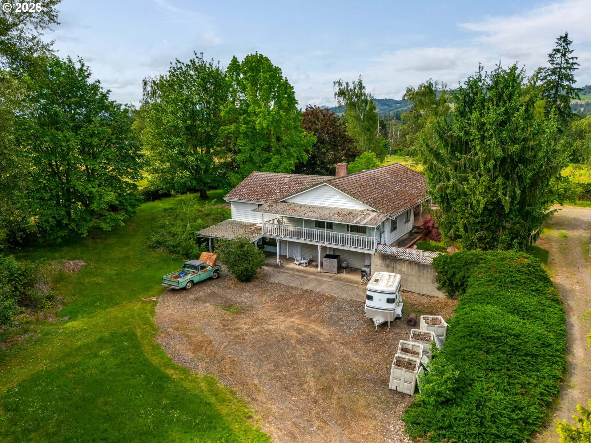 8379 Champoeg Rd Property Photo 4