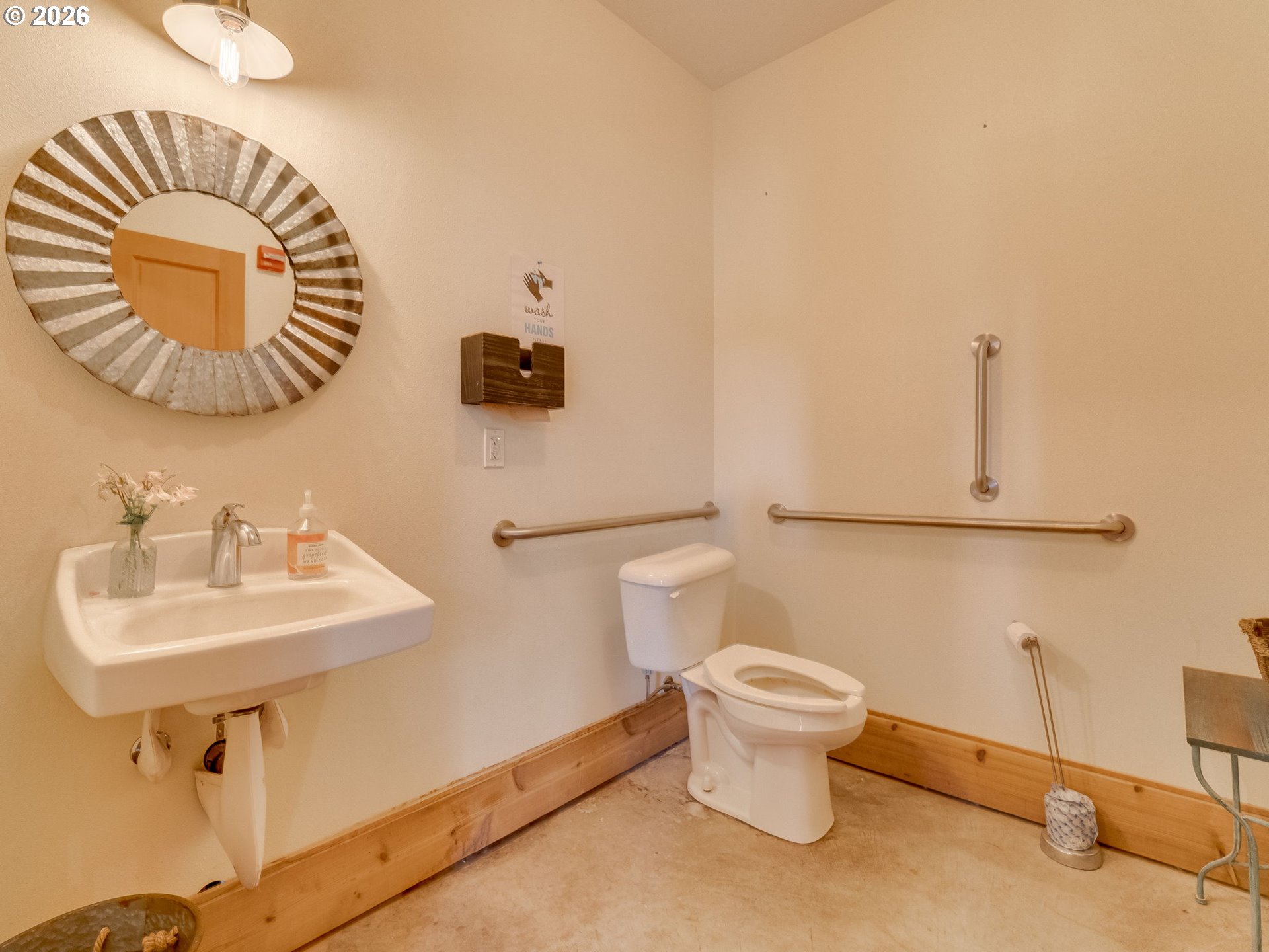 8379 Champoeg Rd Property Photo 29