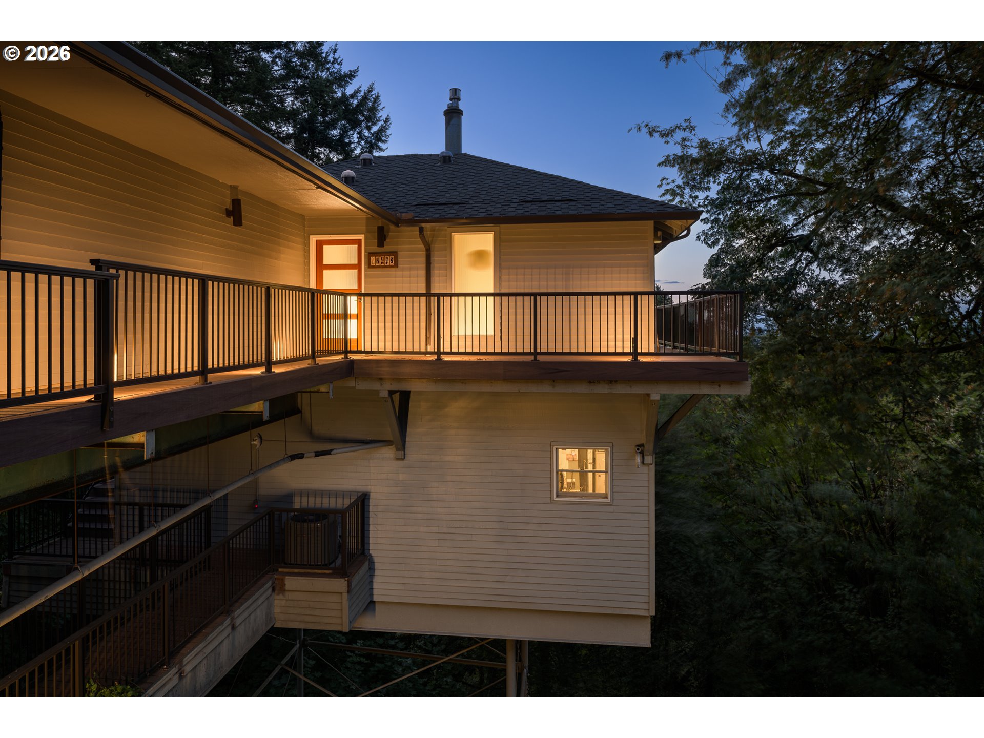 2445 Sw Montgomery Dr Property Photo 1