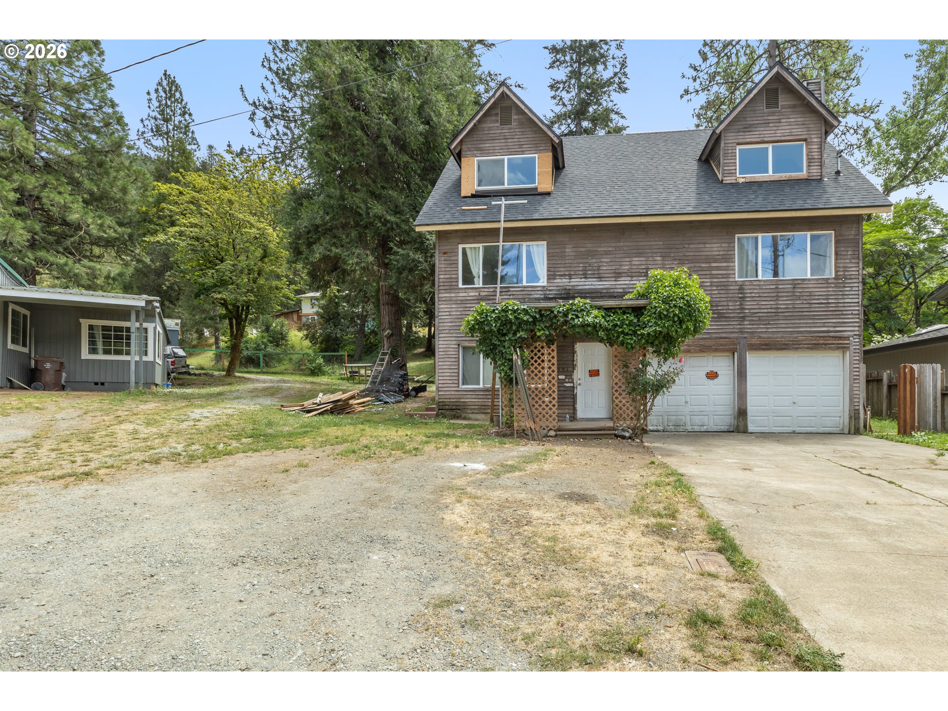 591 Mill St Property Photo 3
