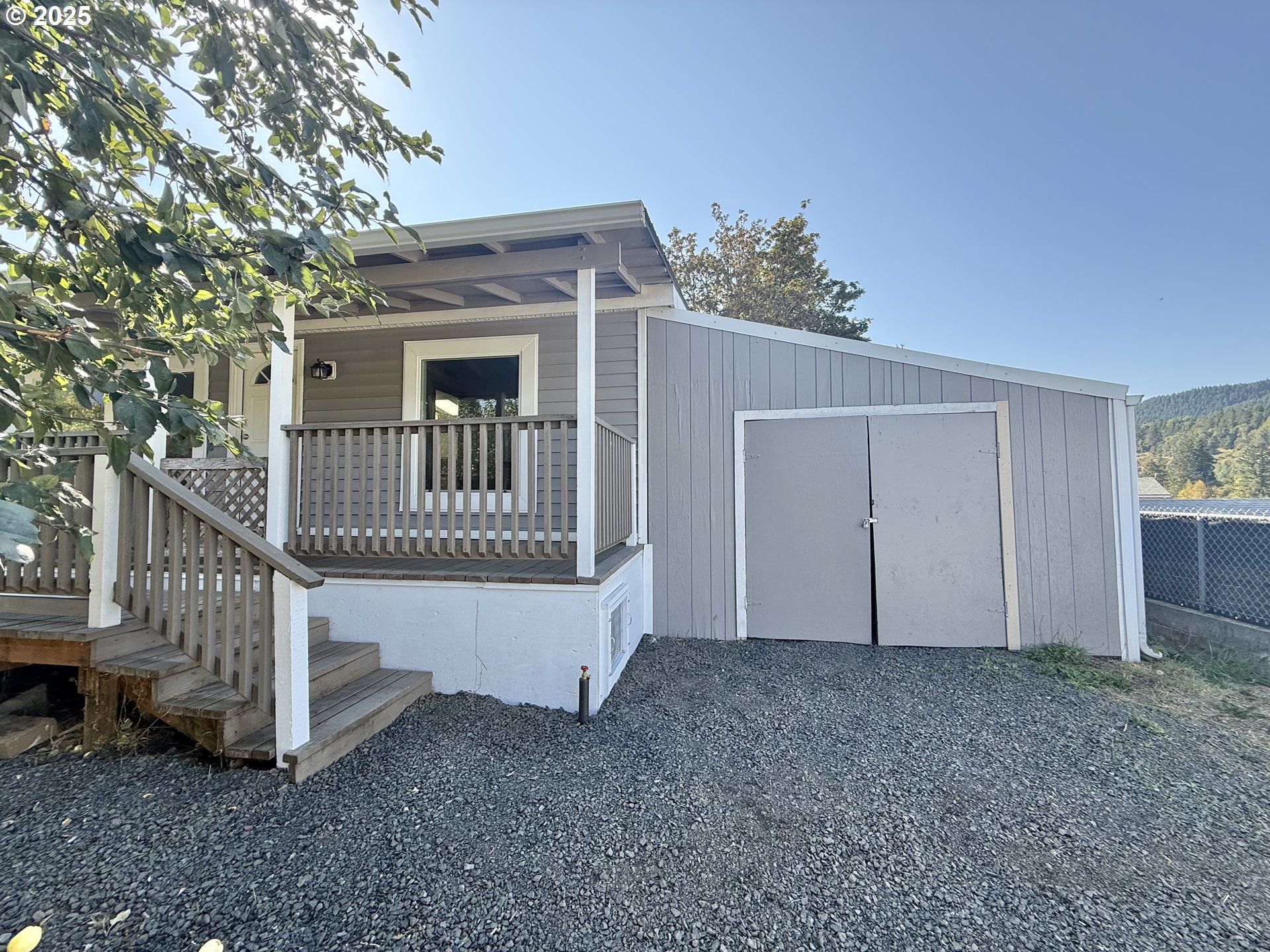 373 Hayhurst Rd Property Photo 4