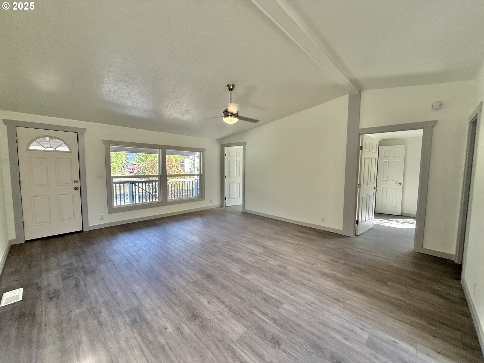 373 Hayhurst Rd Property Photo 6