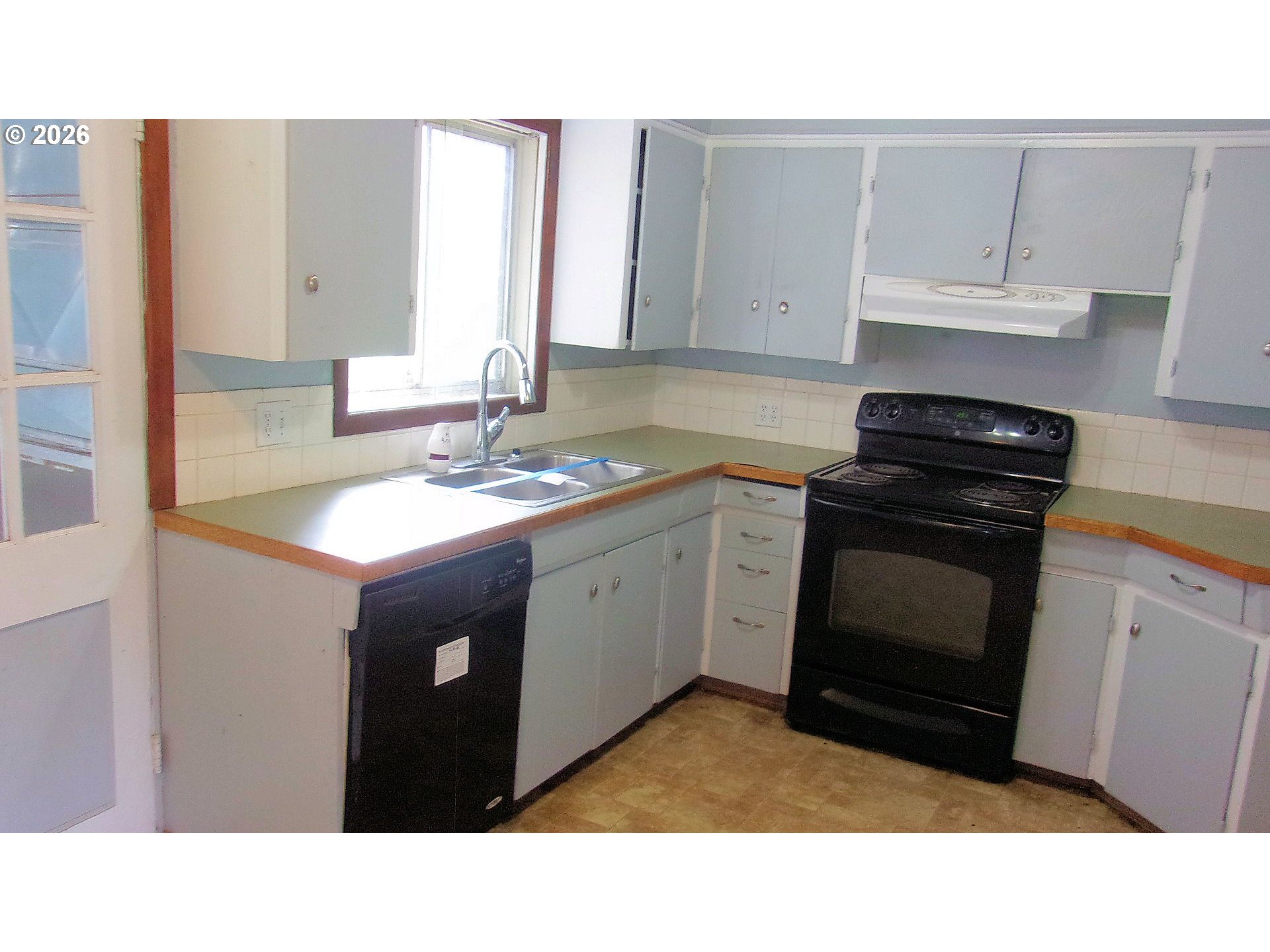 944 5th St Property Photo 3