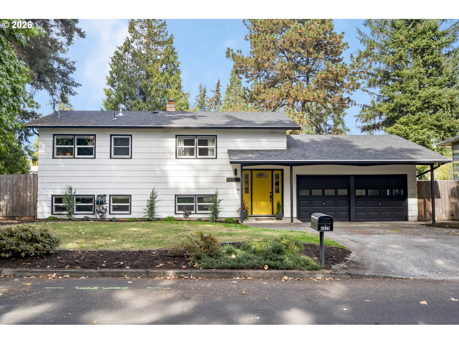 8825 Se Regents Dr Property Photo 1