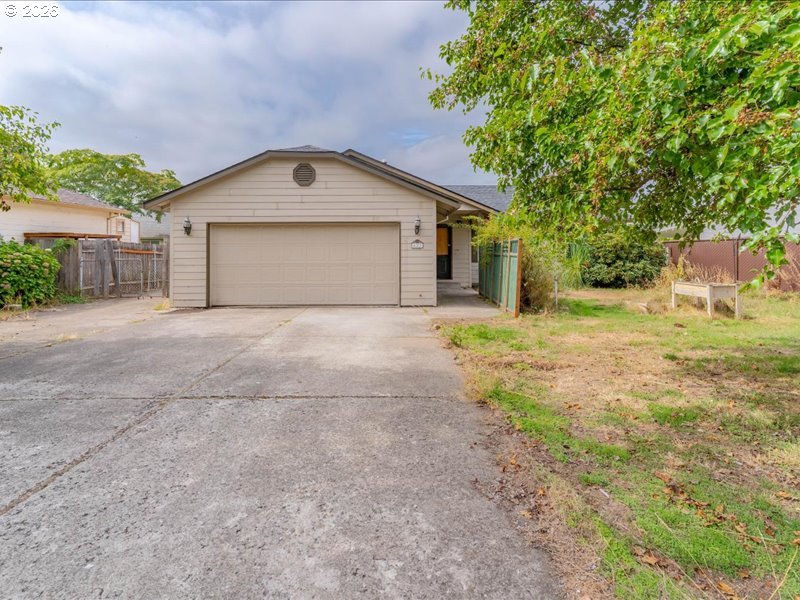421 Lone Oaks Loop Property Photo 1