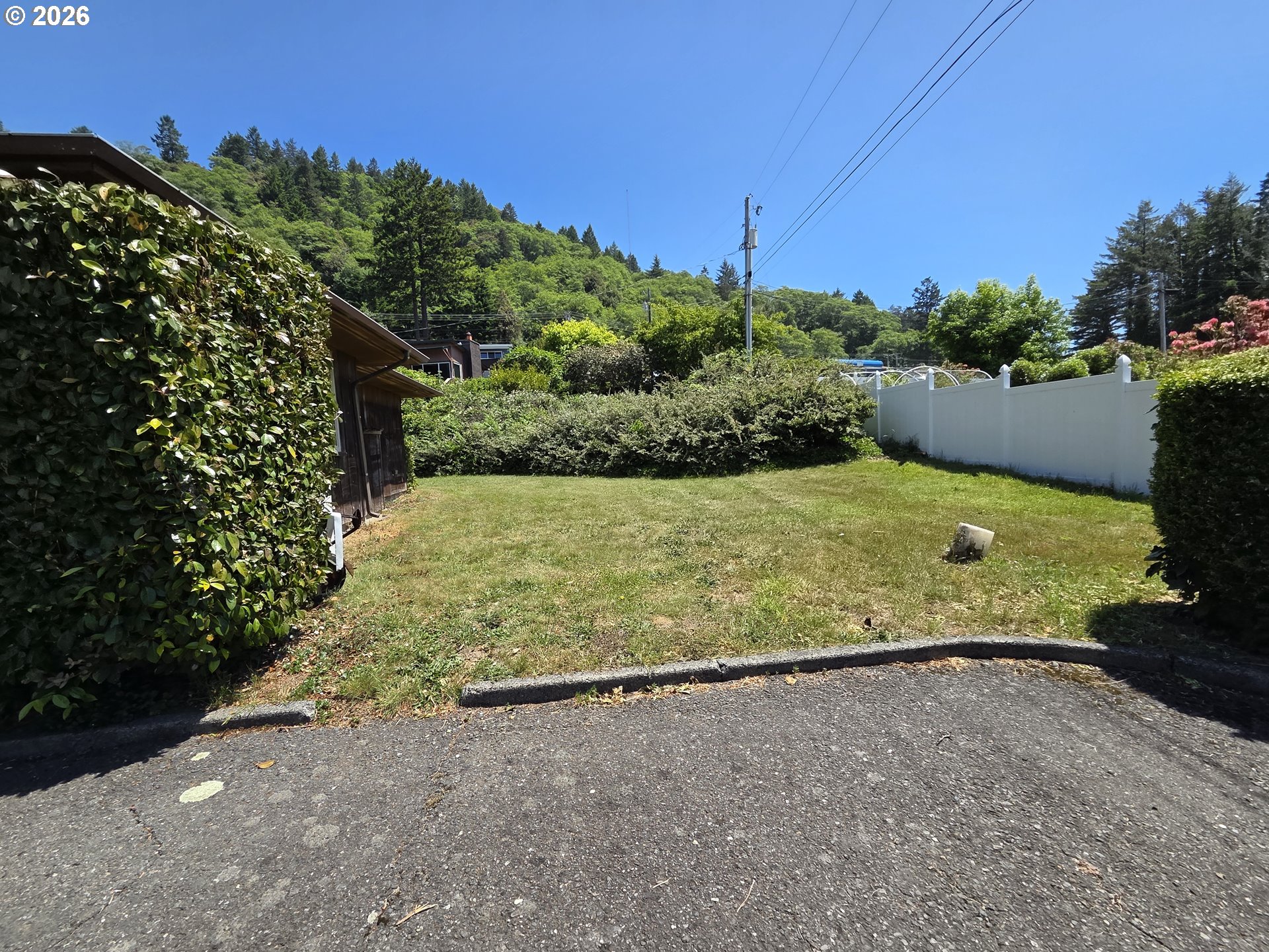 16005 Carson Ln Property Photo 3