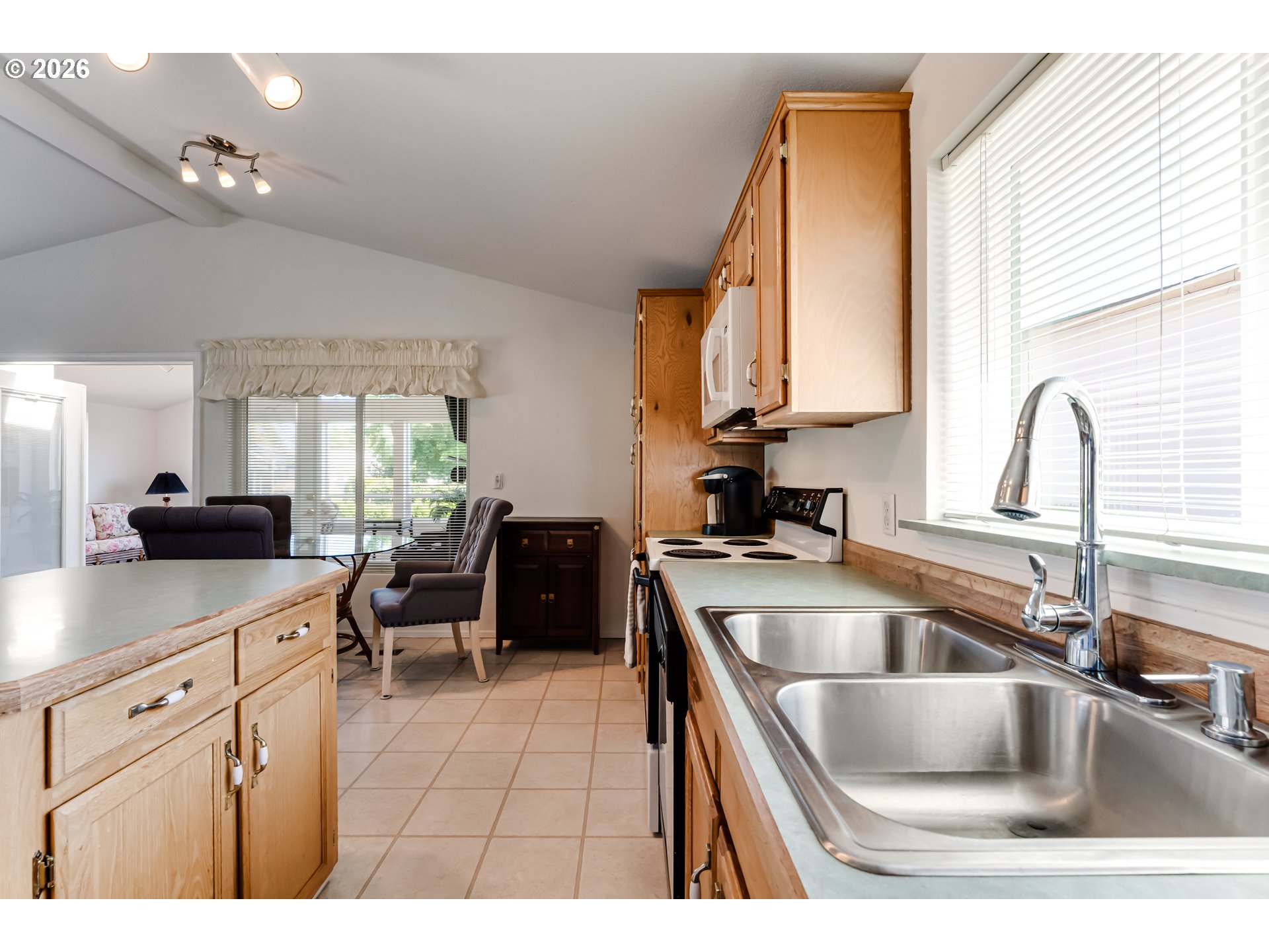 1816 Fountain Ct Property Photo 7