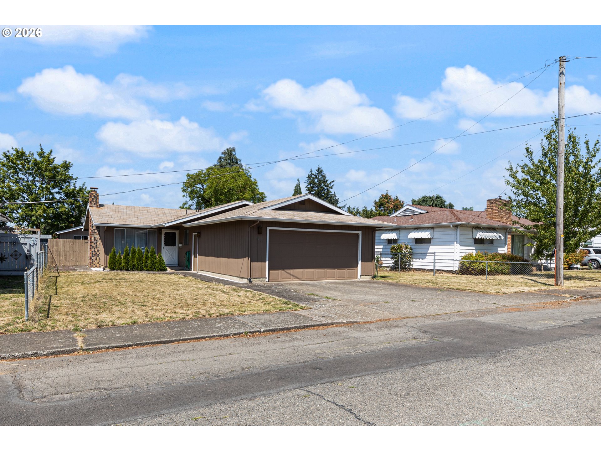 105 SE BERRY ST Property Photo 1