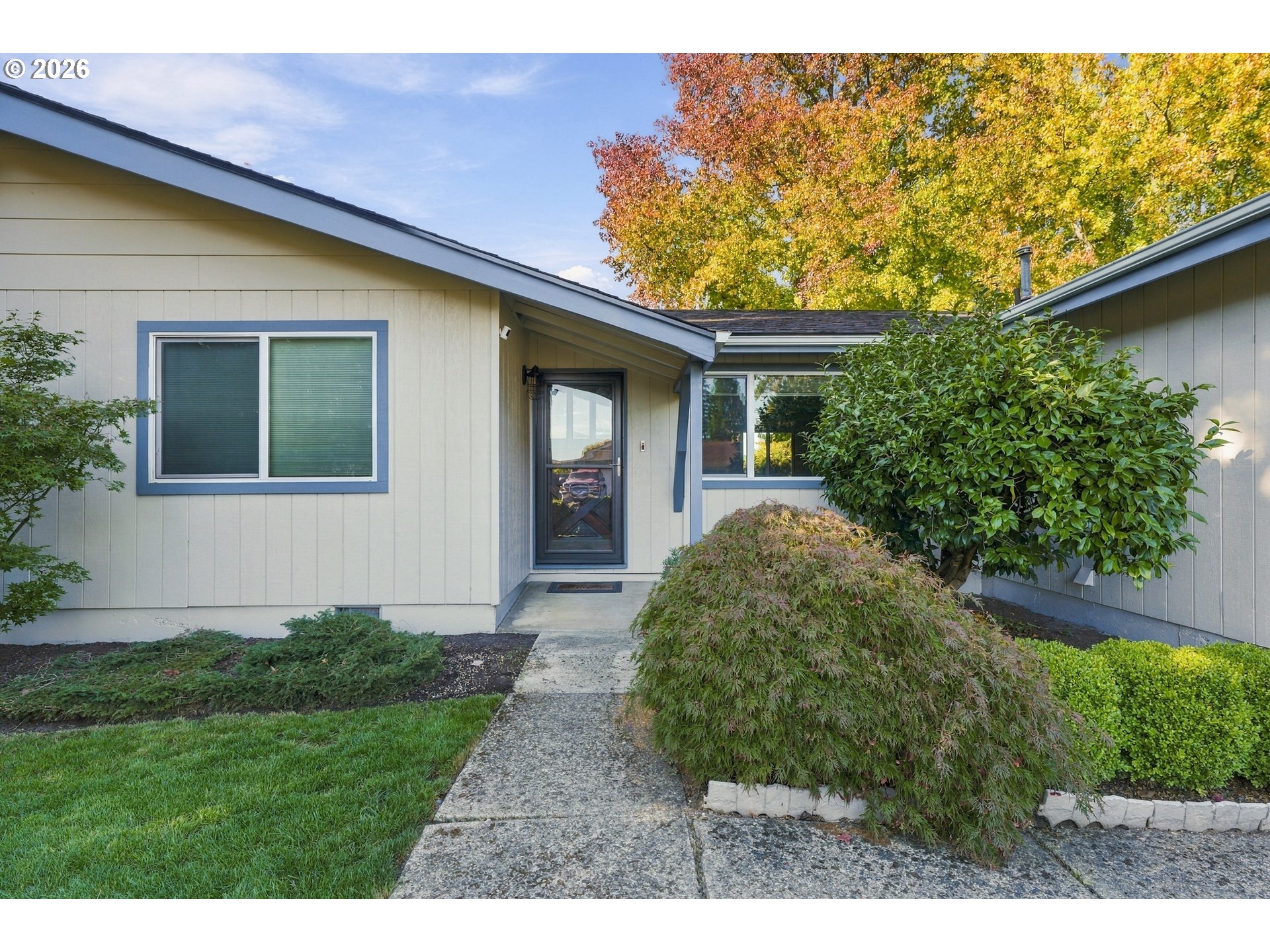 371 Hawthorne St Property Photo 4