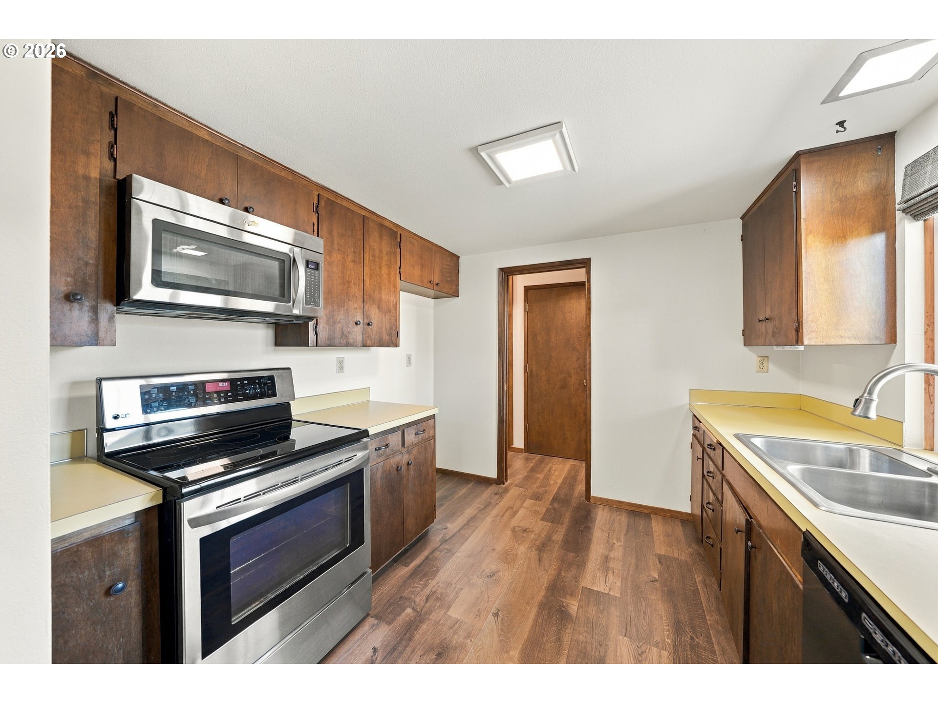 371 Hawthorne St Property Photo 11