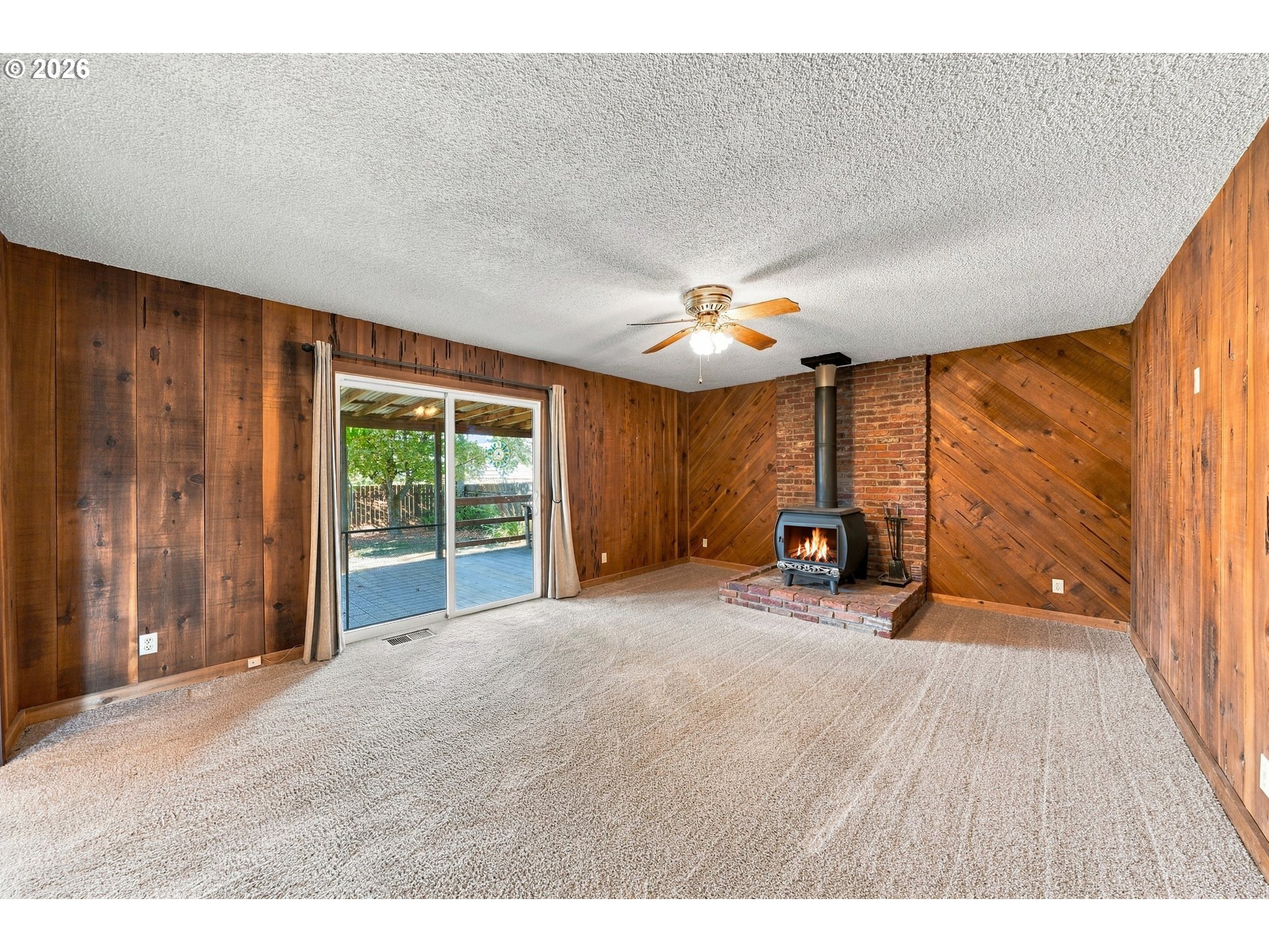 371 Hawthorne St Property Photo 12