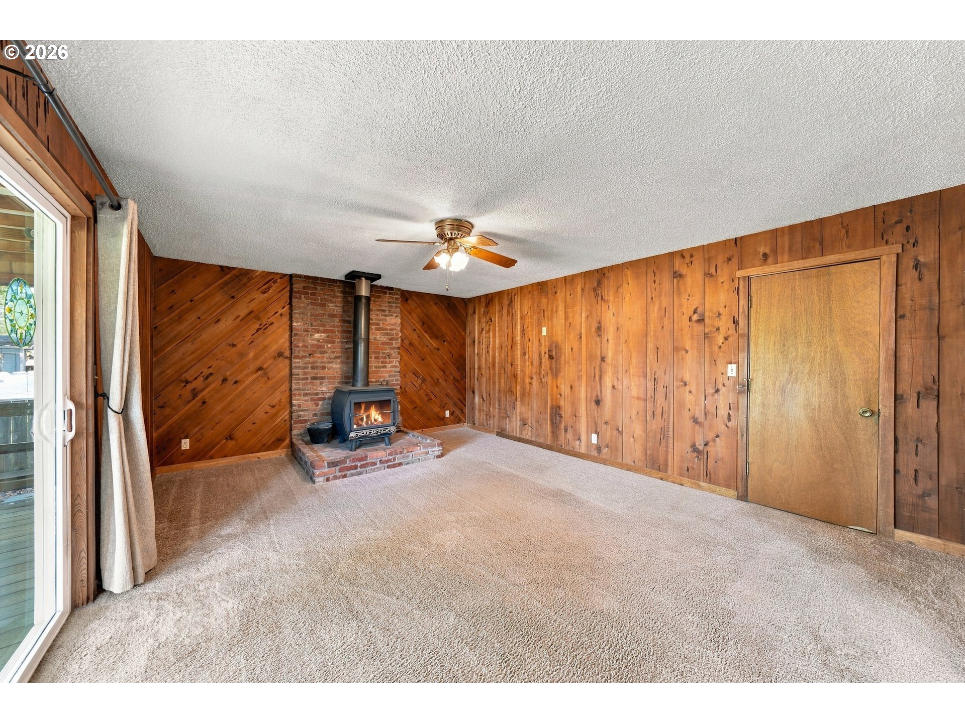 371 Hawthorne St Property Photo 13