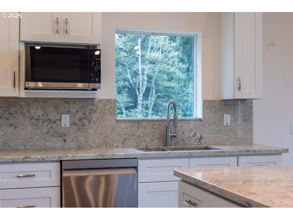 2495 Chester St Property Photo 17