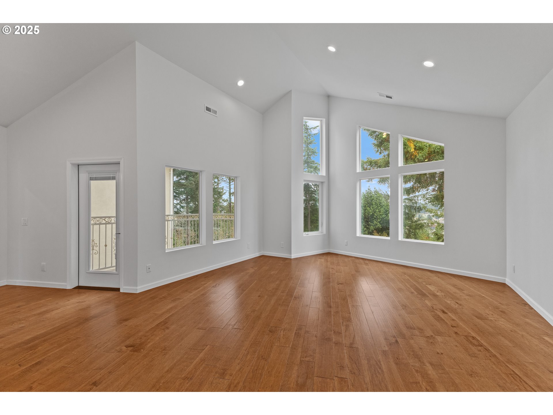 2495 Chester St Property Photo 20