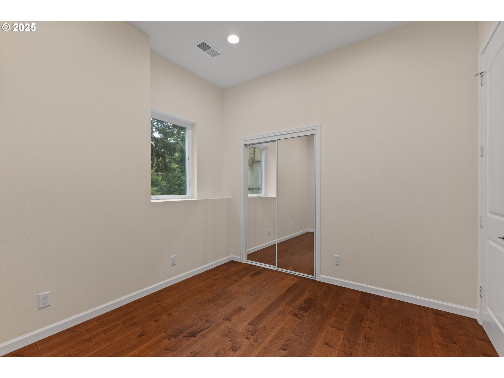 2495 Chester St Property Photo 38