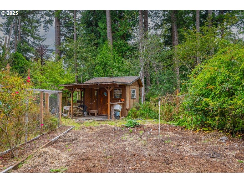 2495 Chester St Property Photo 45