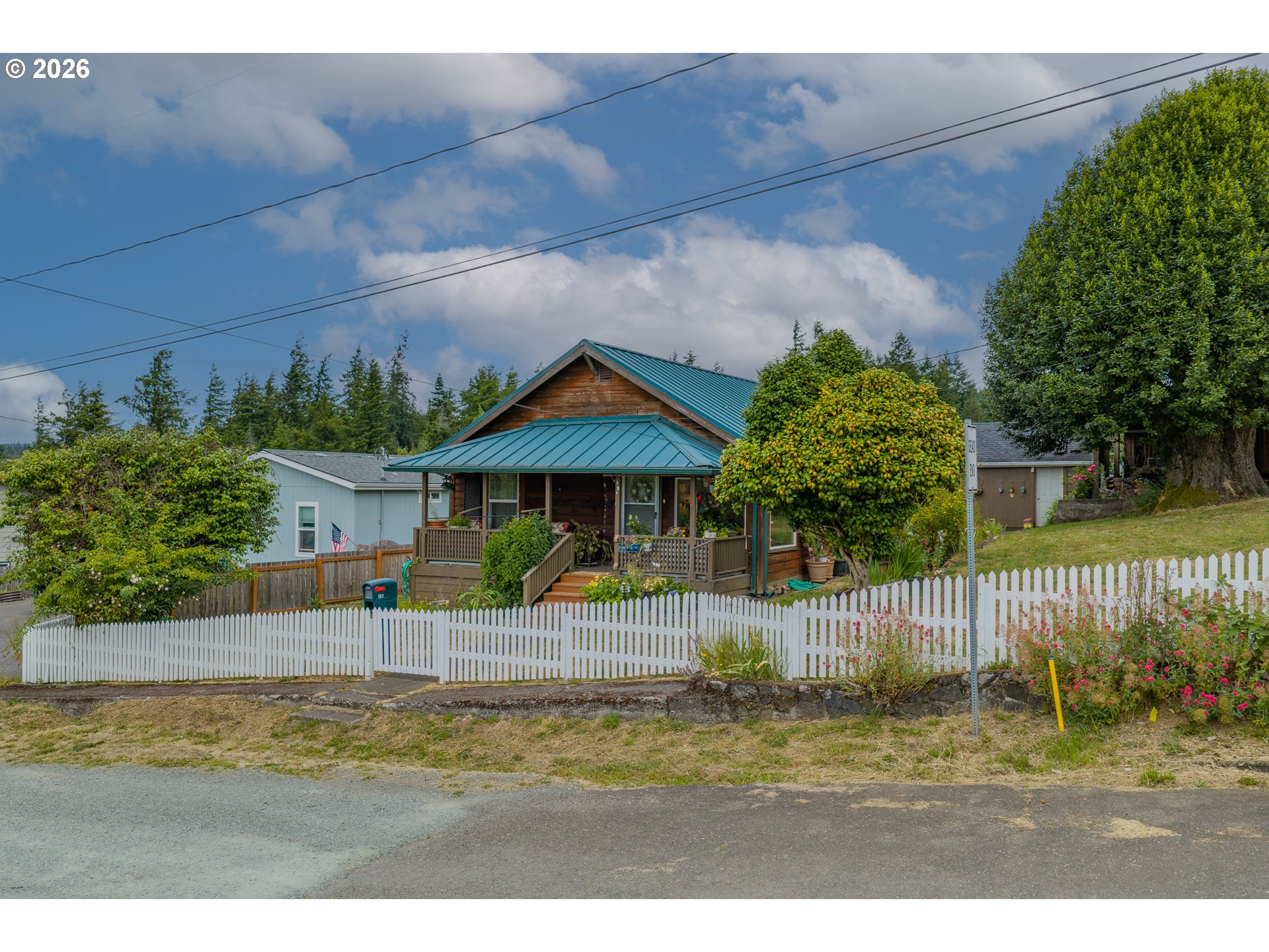 131 BENDER ST Property Photo 1