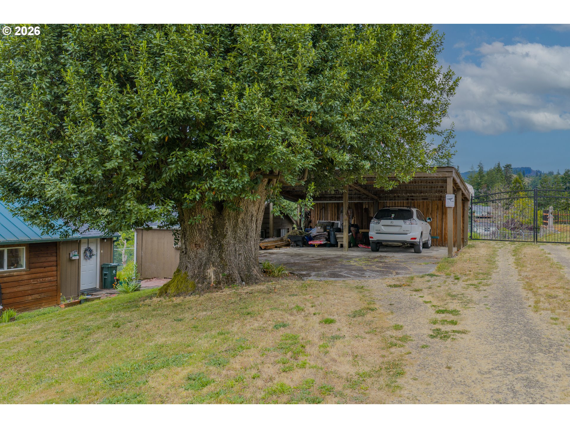 131 Bender St Property Photo 4