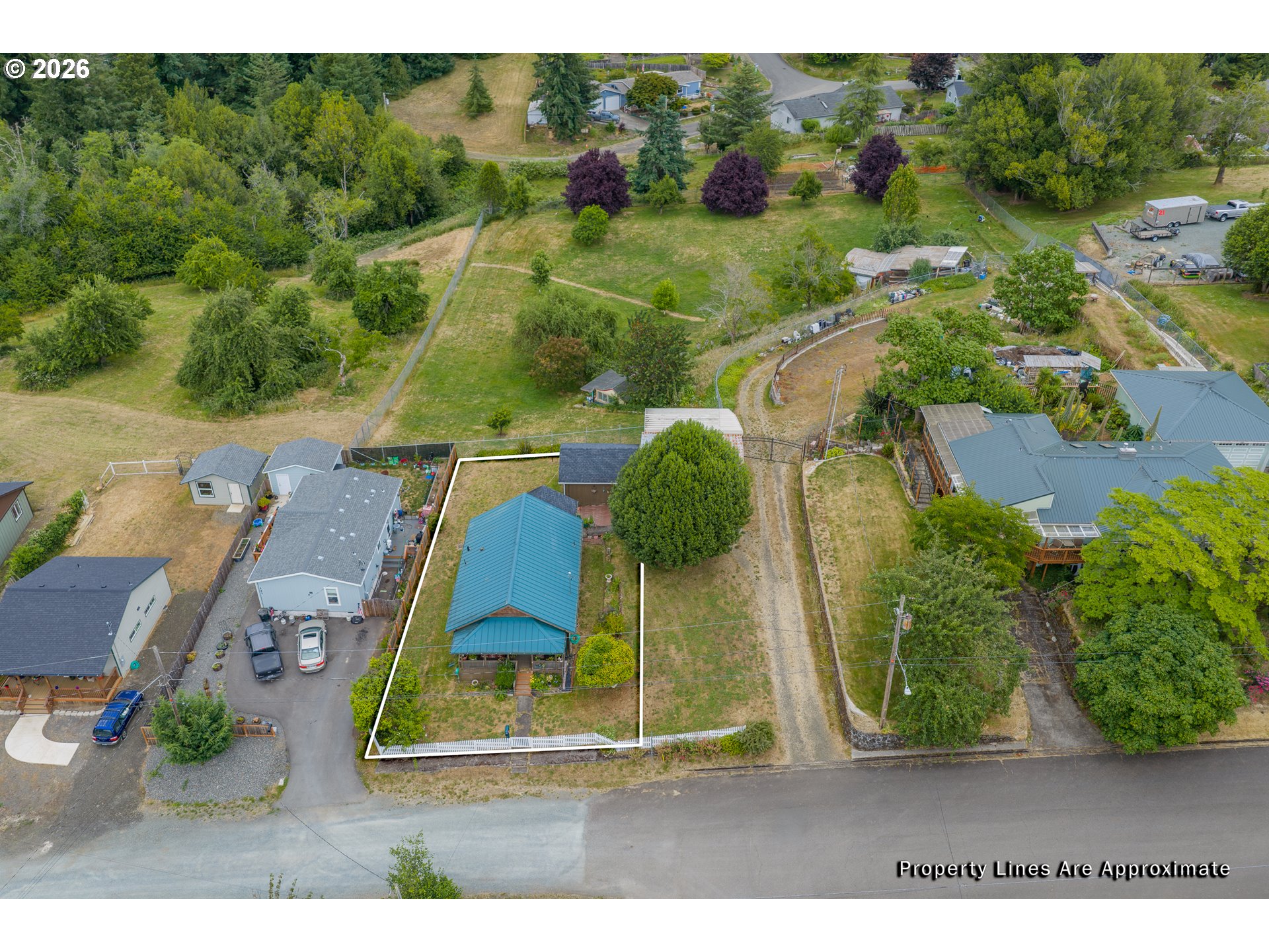 131 Bender St Property Photo 7