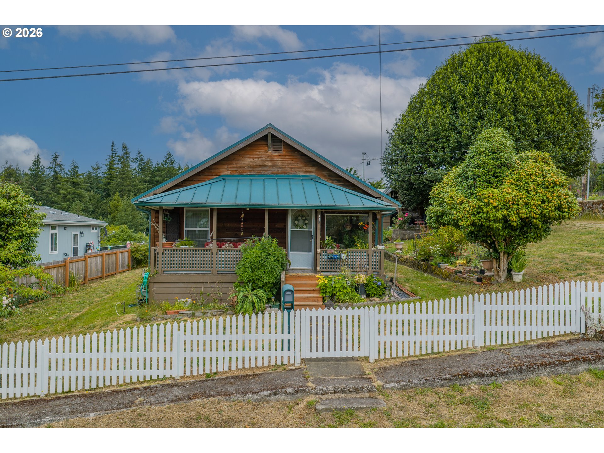 131 Bender St Property Photo 24