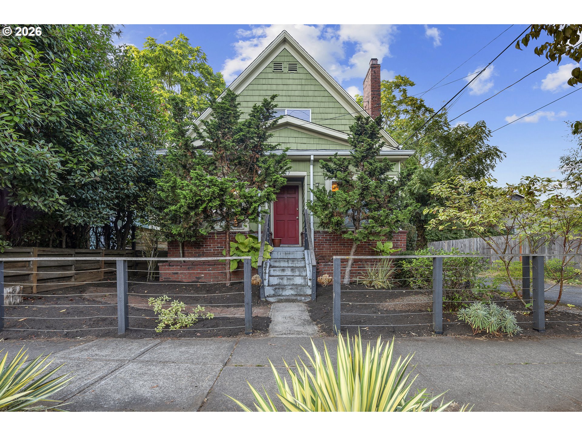 427 N SKIDMORE ST Property Photo 1