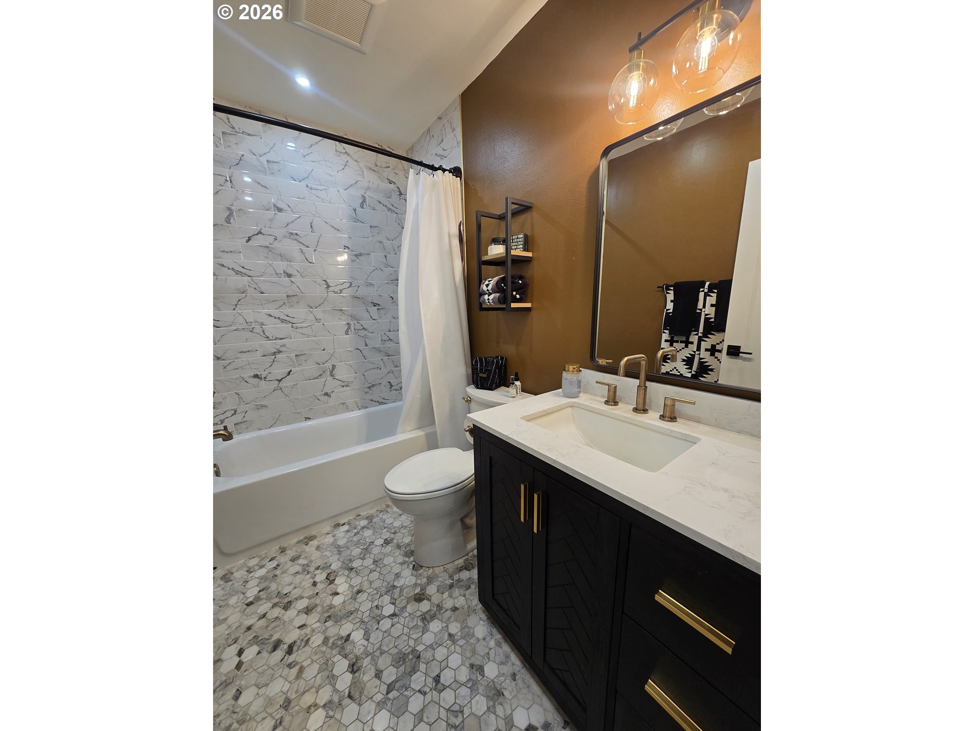 230 Hogans Aly Property Photo 12