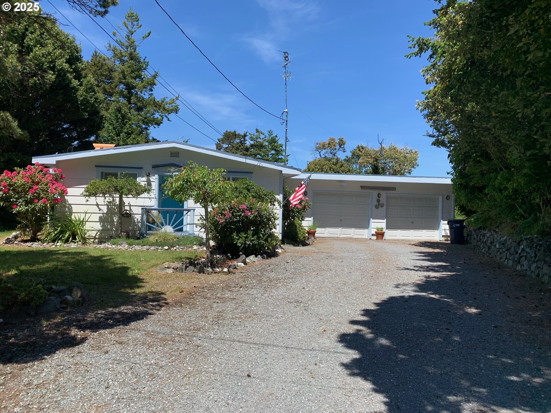 850 Lakeshore Dr Property Photo 1