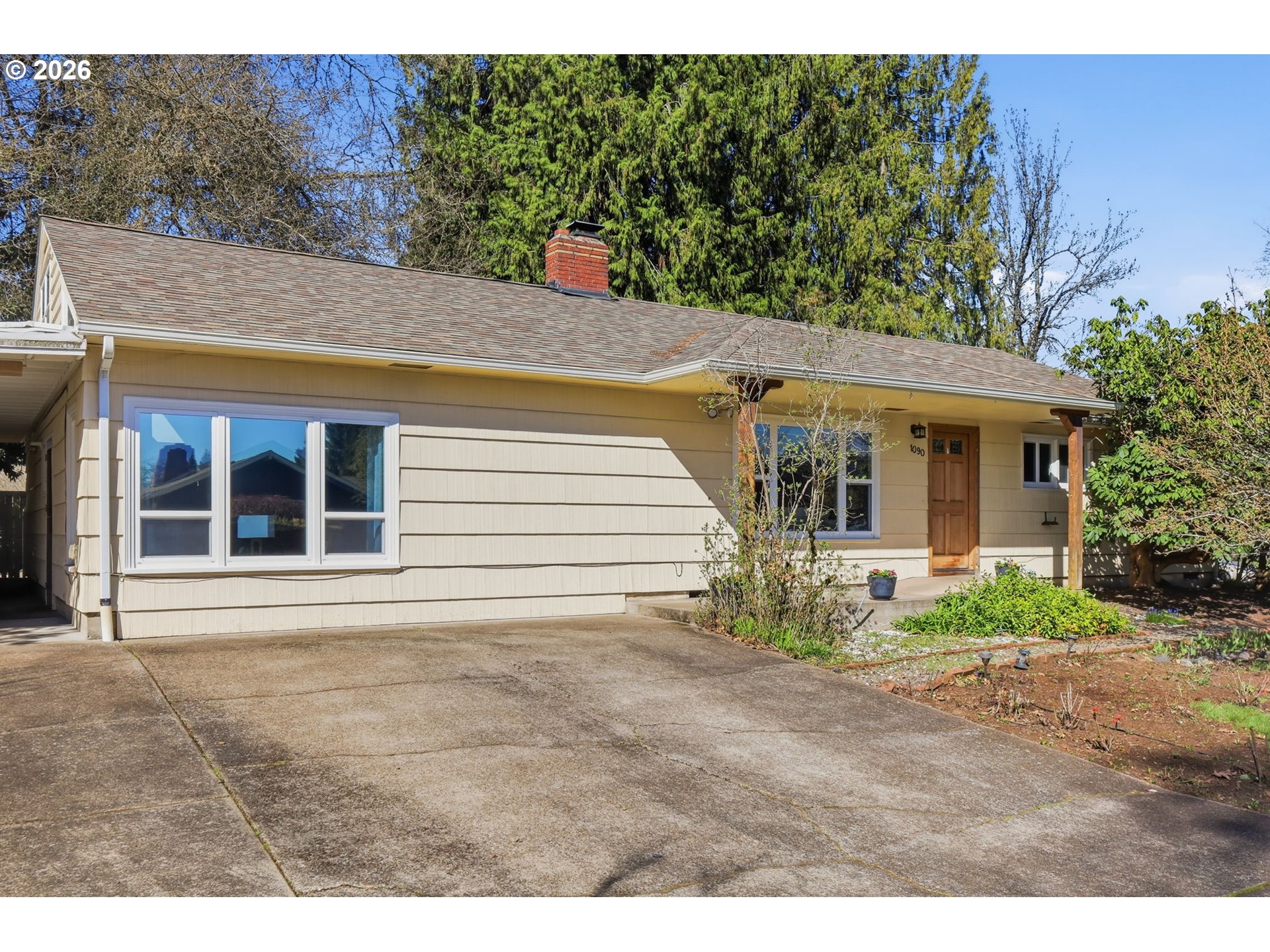 1090 Corydon St Property Photo 1