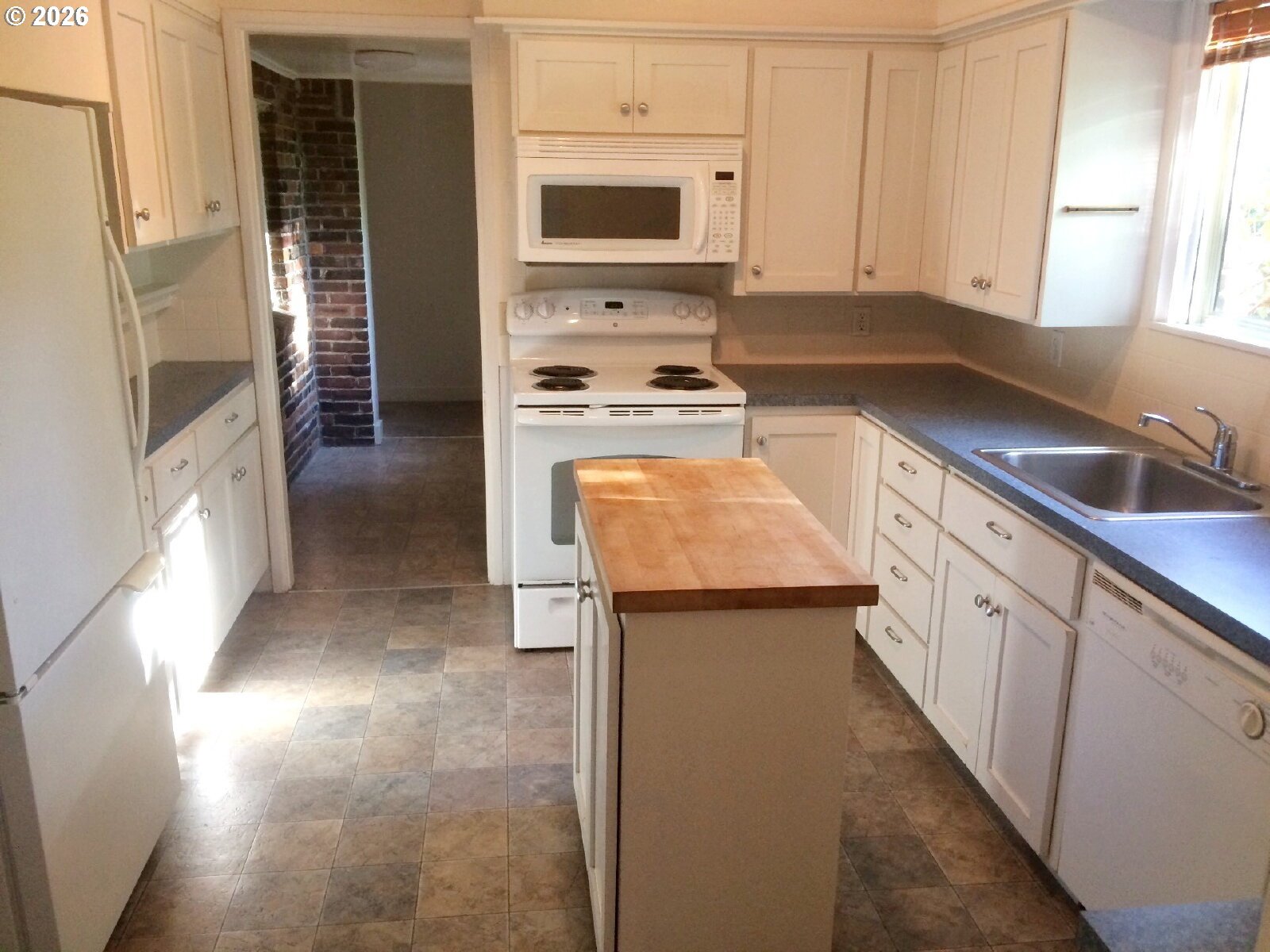 2031 Hilyard St Property Photo 2